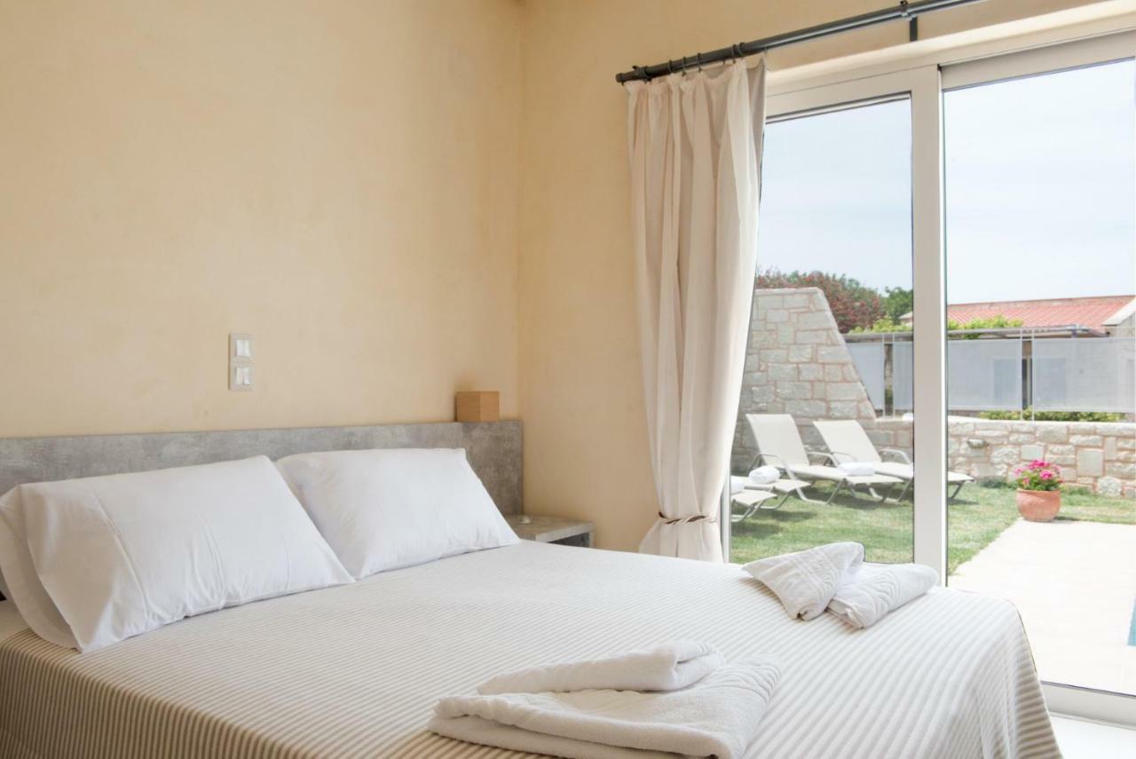 Pantanassa Villa Thalia Agia Marina エクステリア 写真